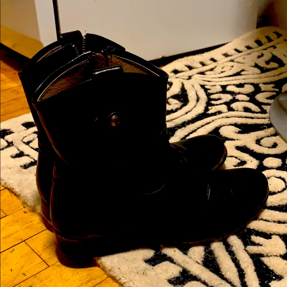 Frye Short Melissa Boots 8